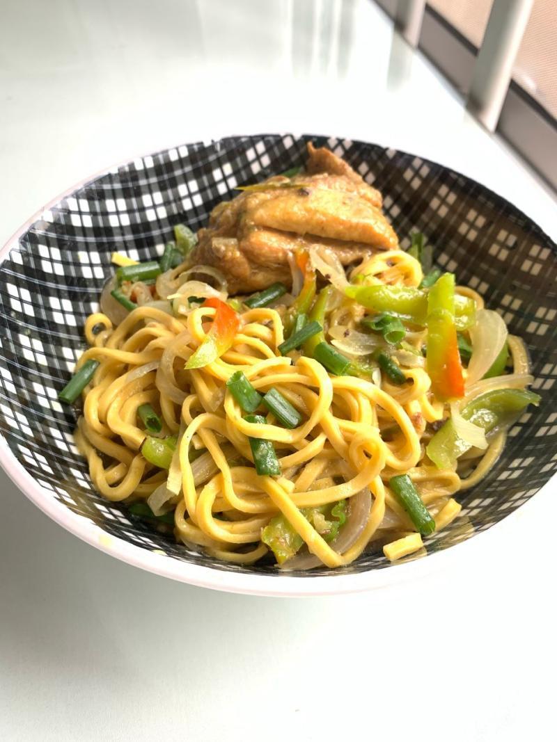 Nouilles au poulet curry